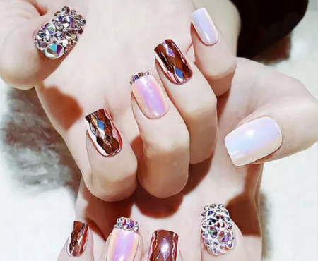 奔赴跨年趴，你需要TOK美甲來撐場面 