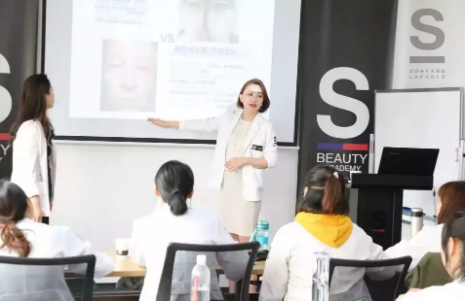 美容院?jiǎn)T工有以下幾點(diǎn)行為千萬不能留！