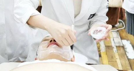 VN智能光電美膚館哪種去黑頭管理更適合你?清潔鏟、小氣泡、酵素粉?