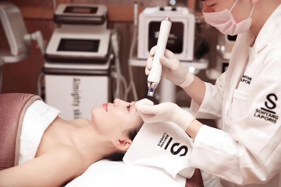 選擇加盟美容院，高端儀器設備同樣是關鍵！