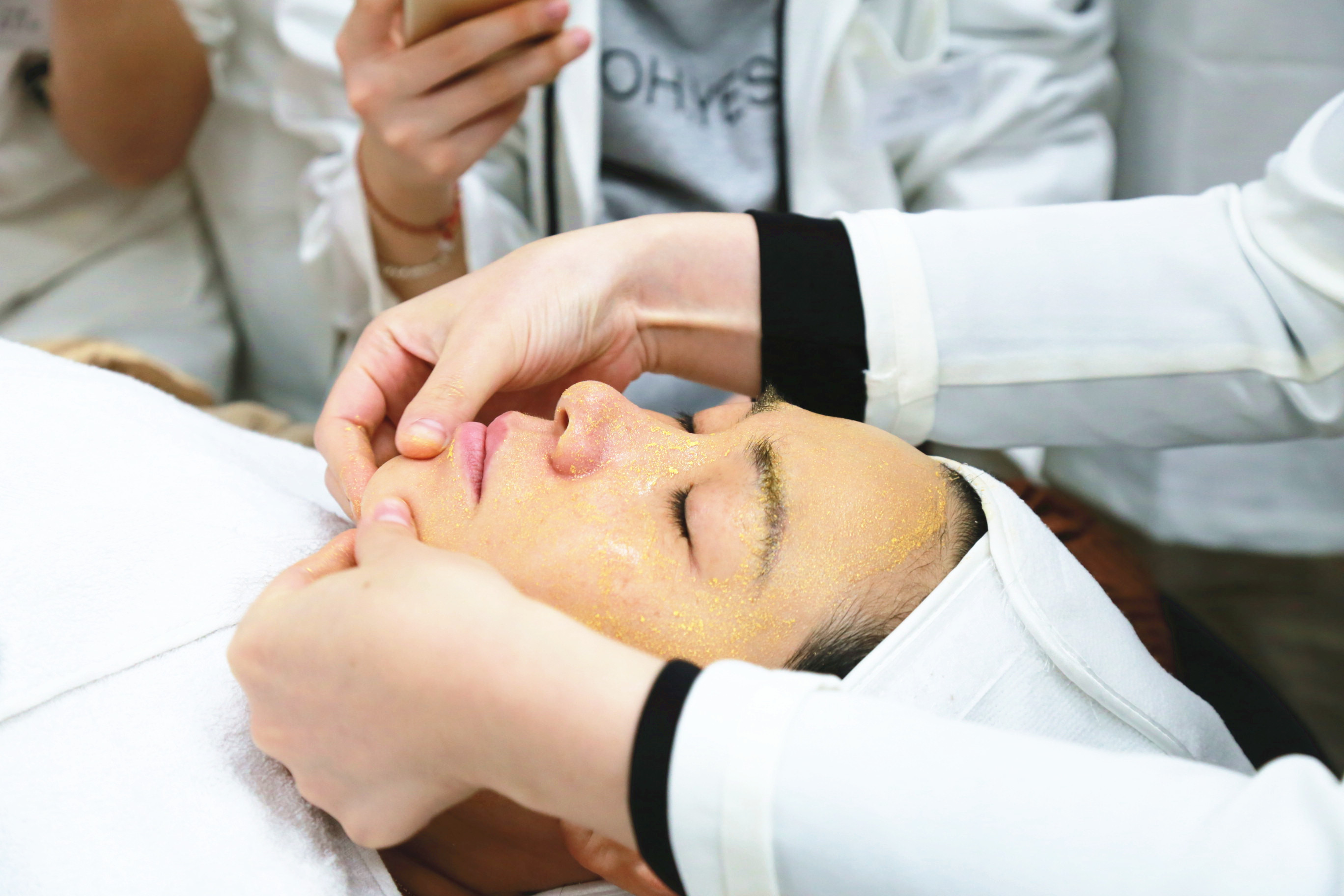 搶占先機！提前布局2024美業(yè)，一定要懂“她”經(jīng)濟！